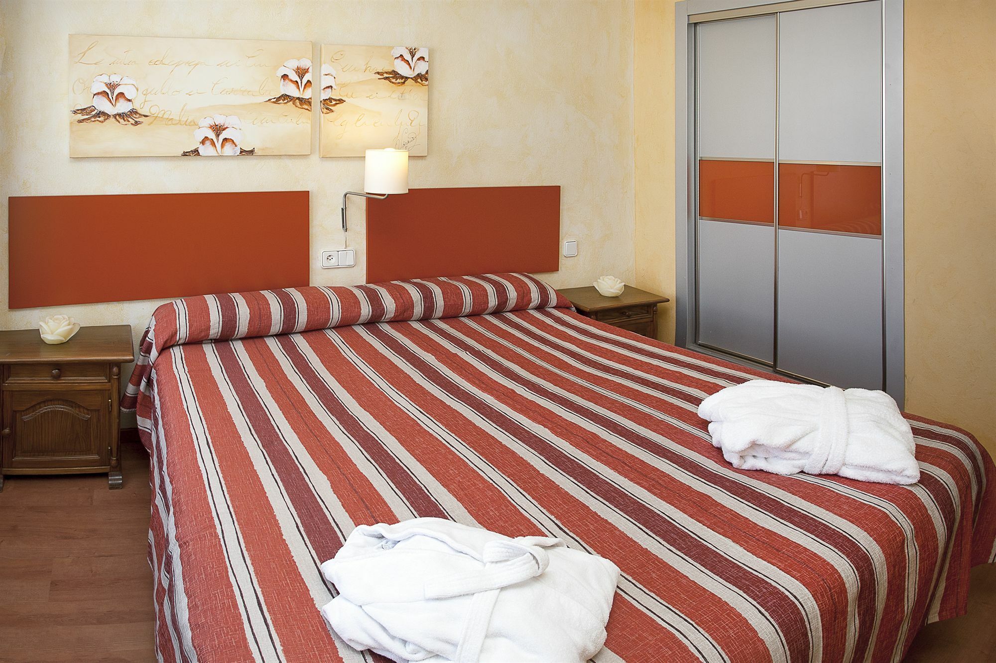 סנטה אאולריה דס ריו Apartamentos Parot Quality מראה חיצוני תמונה